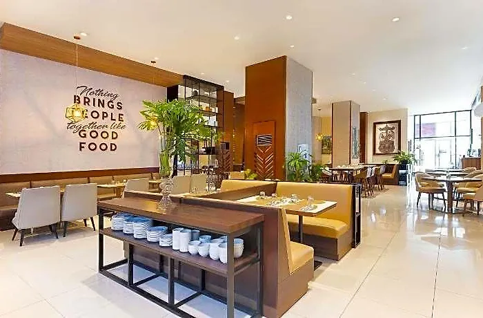 호텔 Summit Greenhills 3*