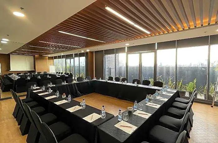 호텔 Summit Greenhills 3*