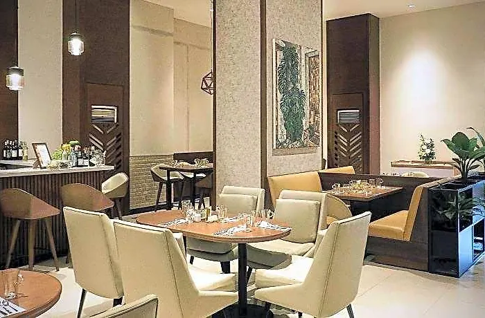 호텔 Summit Greenhills 3*