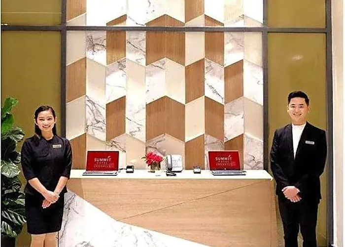 호텔 Summit Greenhills 3*